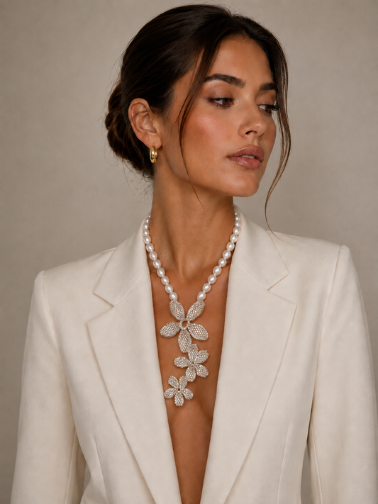 Trios Fleurs Perlé Necklace